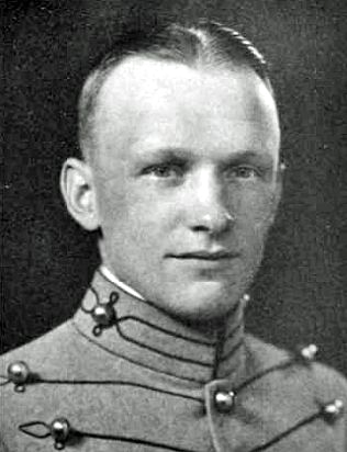 Photo of photos/Stuart G McLennan b 1904 - 1928 graduation portrait